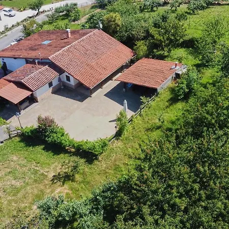 Garai Etxea, En La Montana Ferienhaus *